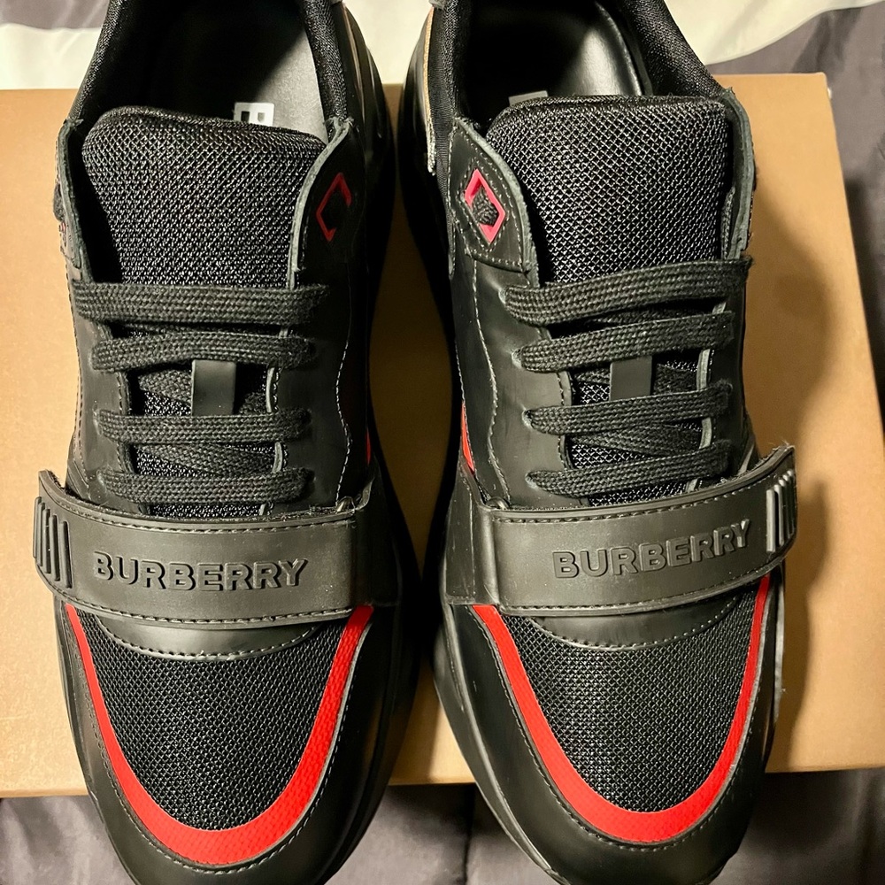 Burberry Men's Black Sneakers with Red Highlights